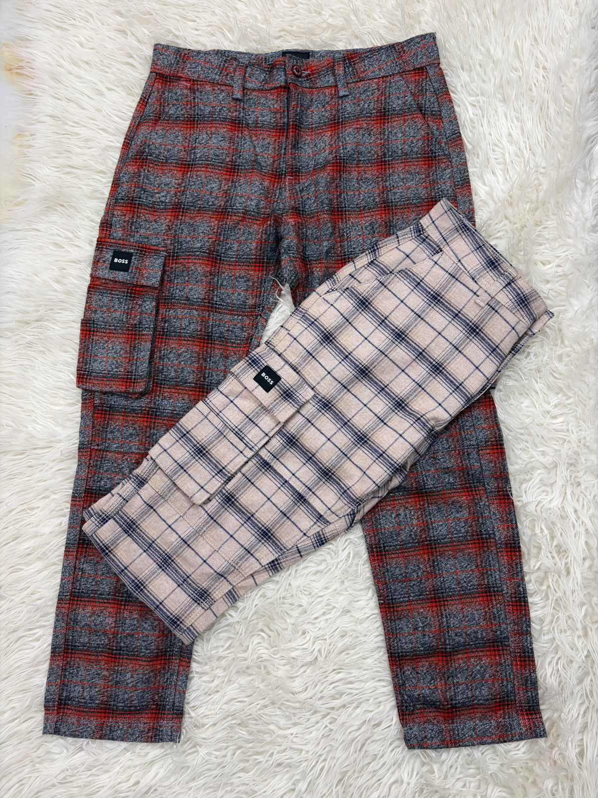 ১০০% অরজিনাল (BOSS BRAND) চেক কার্গো প্যান্টের  অফার