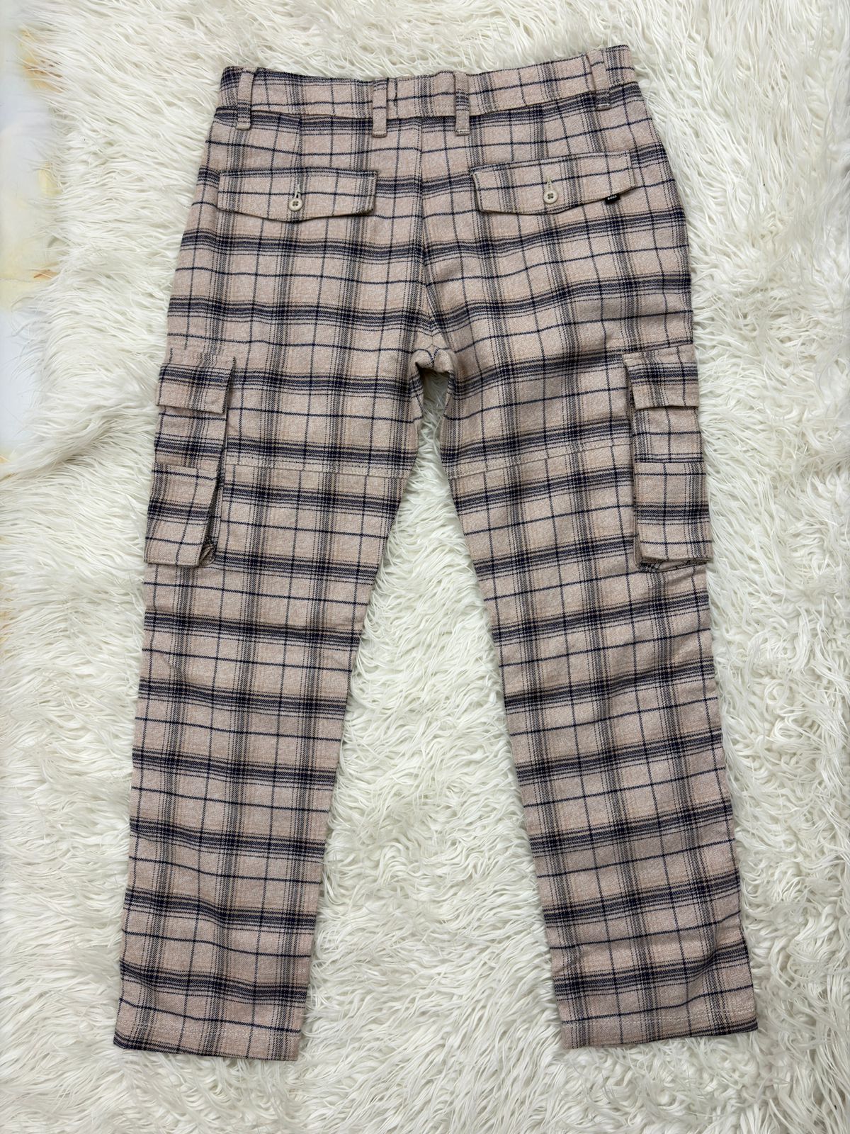 ১০০% অরজিনাল (BOSS BRAND) চেক কার্গো প্যান্টের  অফার