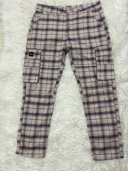 ১০০% অরজিনাল (BOSS BRAND) চেক কার্গো প্যান্টের  অফার